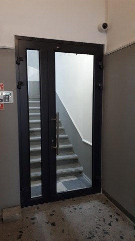 Алюмінієві двері без терморозриву